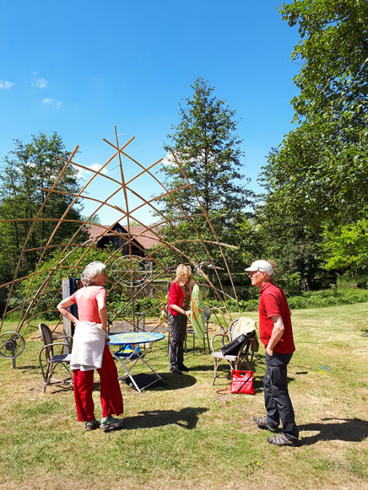 Baba-Jaga-Haus auf Rädern von Ulla Havelberg und Sieghard Auer